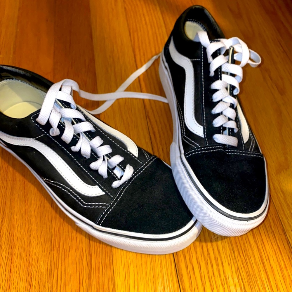 BNWT Black Lace-up Vans